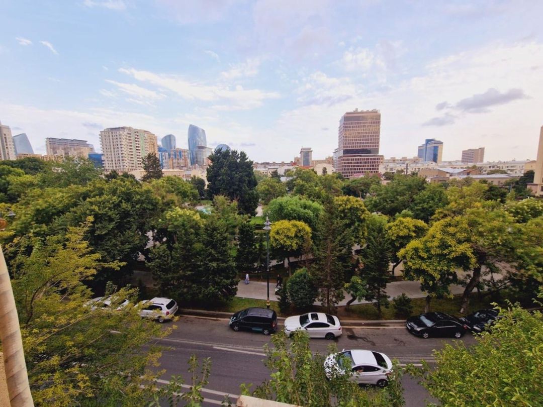Satılır 8 otaqlı köhnə tikili 280 m² — Mənzil, Bakı (3)