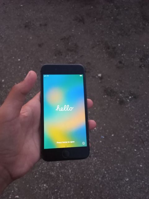 IPhone 8, 32 GB, Qara, Qırıq