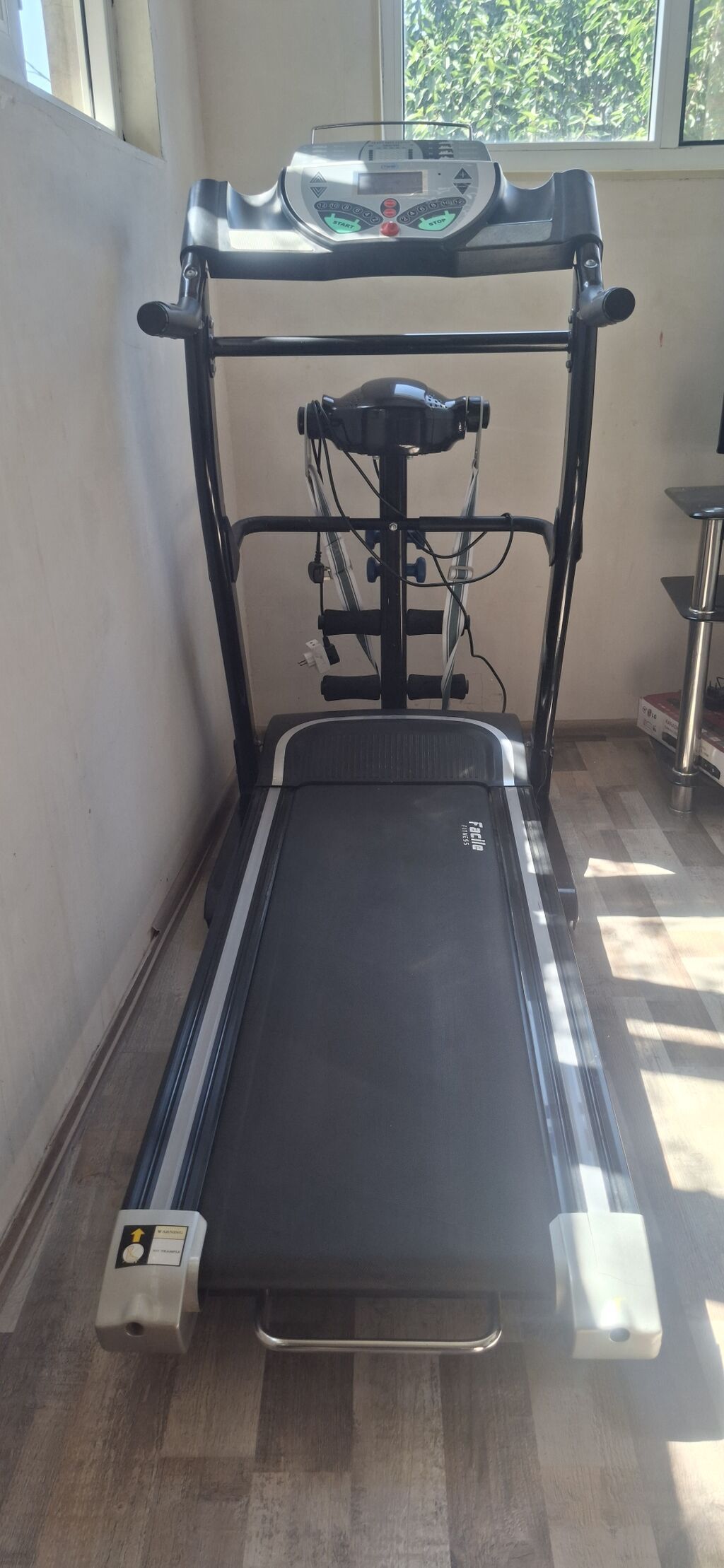 Facile Fitness F-6410 qaçış trenajoru - Elektrikli qaçış yolu, geniş — İdman və istirahət, Bakı (2)