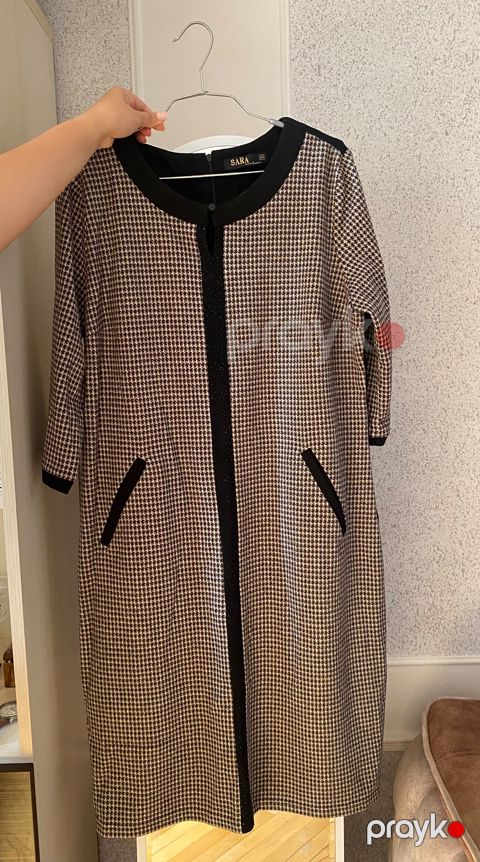 Sara — houndstooth naxışlı gündəlik paltar, ölçü 48
