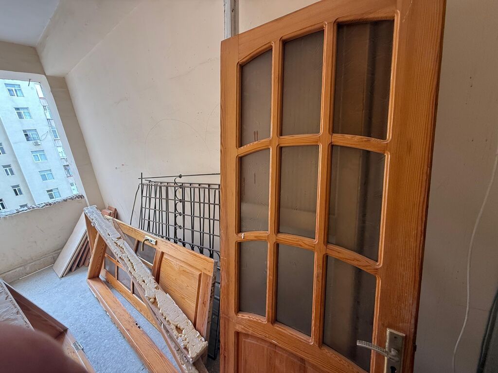 Təmiz şam taxtası 4 ədəd işlənmiş otaq qapısı satılır 3 ədədi sola 1 — Mallar, Bakı (2)