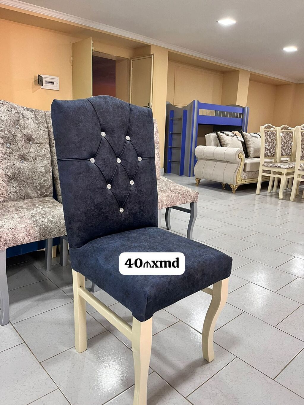Yemək otağı üçün yumşaq oturacaqlı stul