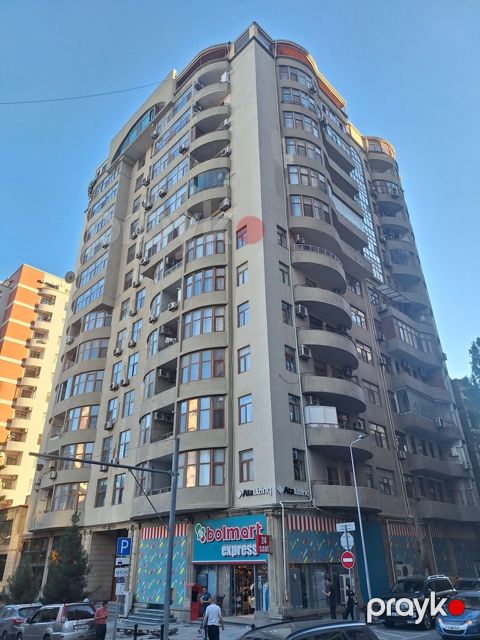 Satılır 3 otaqlı yeni tikili 220 m²