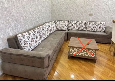 Künc divan 550₼. Açılır baza var. Ölçü 3/2. Endirim üçün qəti