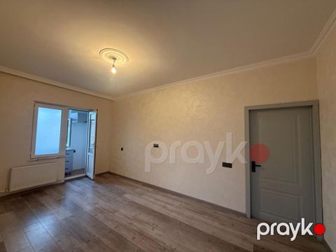 Satılır 2 otaqlı köhnə tikili 44 m²