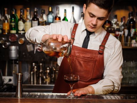 Barmen tələb olunur