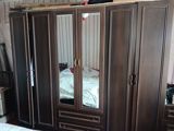 Geniş qapılı geyim şkafı - Material: tünd ağac rəngli MDF/LDSP — Furniture