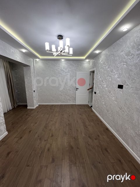 Satılır 2 otaqlı köhnə tikili 45 m²