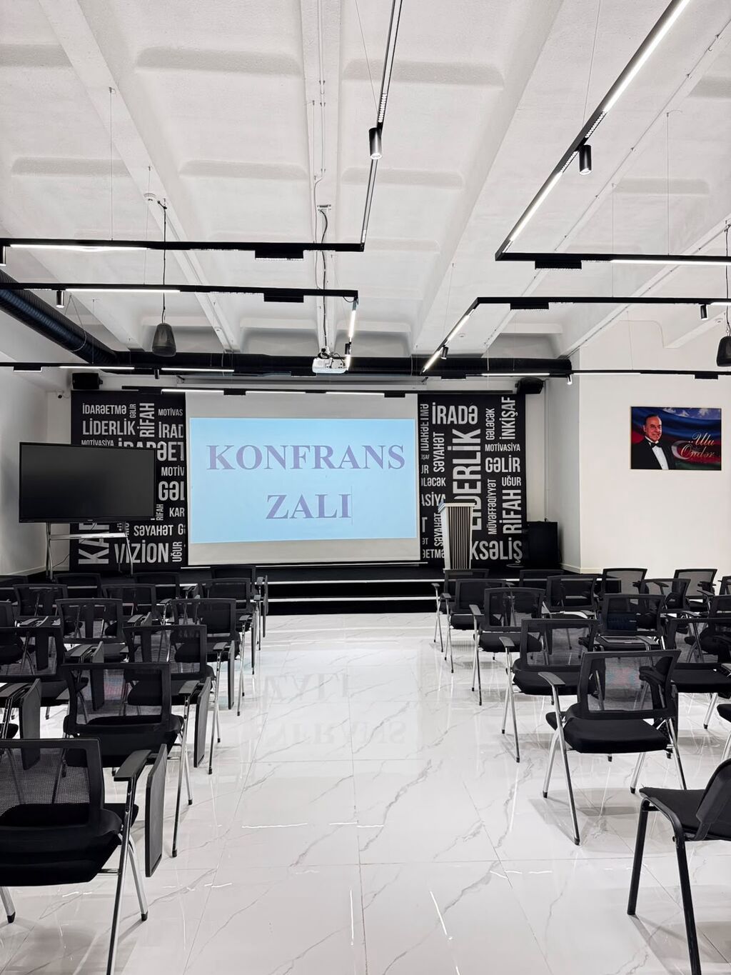 Konfrans & Görüş Zalı Saatlıq İcarəyə Verilir Təlim, seminar
