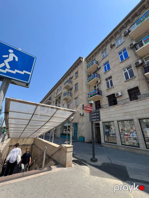 Satılır 2 otaqlı köhnə tikili 40 m²