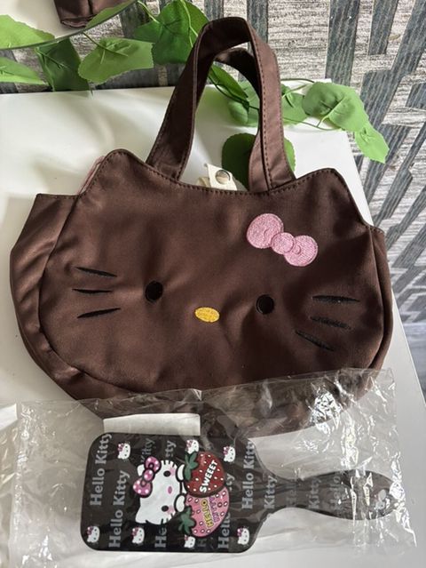 Hello Kitty temalı dəst: - Qəhvəyi rəngli, Hello Kitty üz detalı ilə
