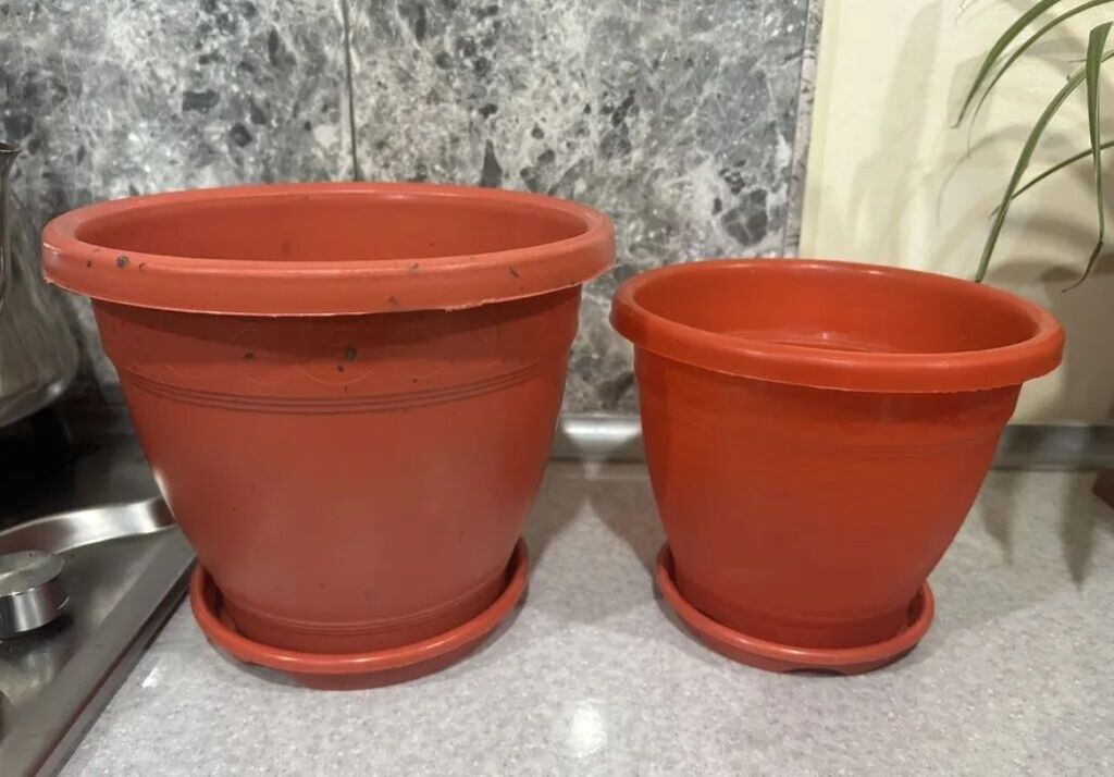 Plastik güldanlar (2 ədəd) - kərpic-qırmızı