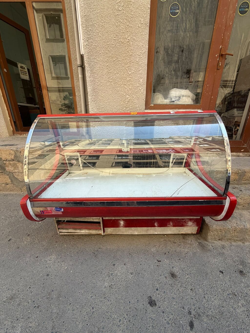 Soyuducu vitrin – 1,8–2,0 m təxminən ön panel uzunluğu, şüşə qabarıq — Mallar, Masazır (3)