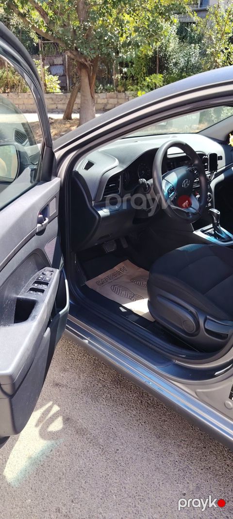 Hyundai Elantra: 2 l | 2019 il Sedan