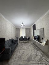 Satılır 3 otaqlı köhnə tikili 80 m² — Apartment