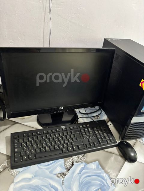 HP masaüstü kompüter seti - Monitor: HP LCD monitor (təxmini 20–22