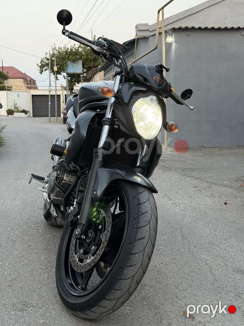 Suzuki SFV 650 Gladius, 700 sm3, 2014 il, 14 100 km