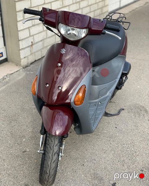 Suzuki Let’s 4 skuter - Rəng: tünd qırmızı/gri iki rəngli kuzov -