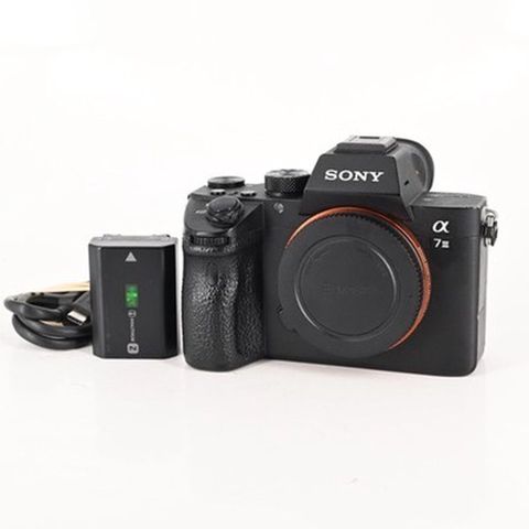 Sony Alpha a7 III (ILCE-7M3) tam kadr güzgüsüz fotoaparat gövdəsi