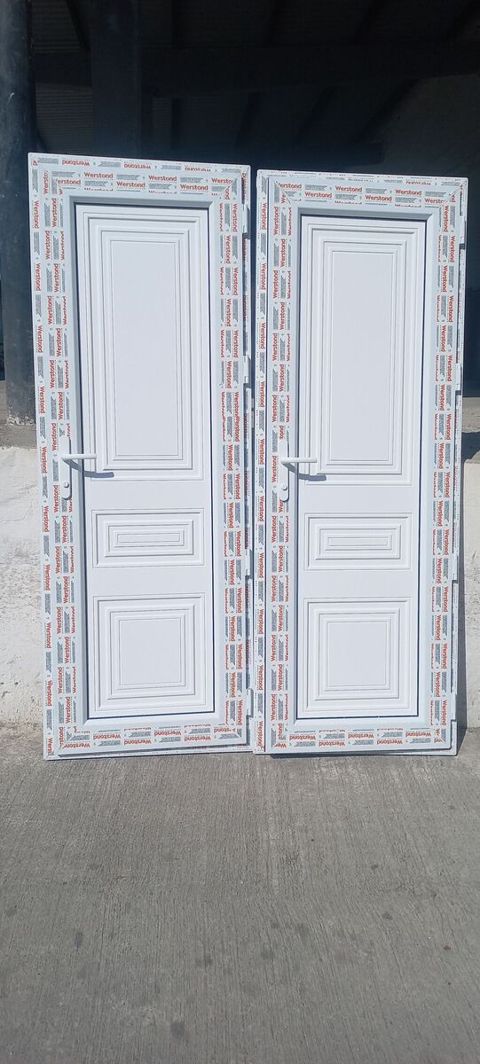 Plastik qapılar