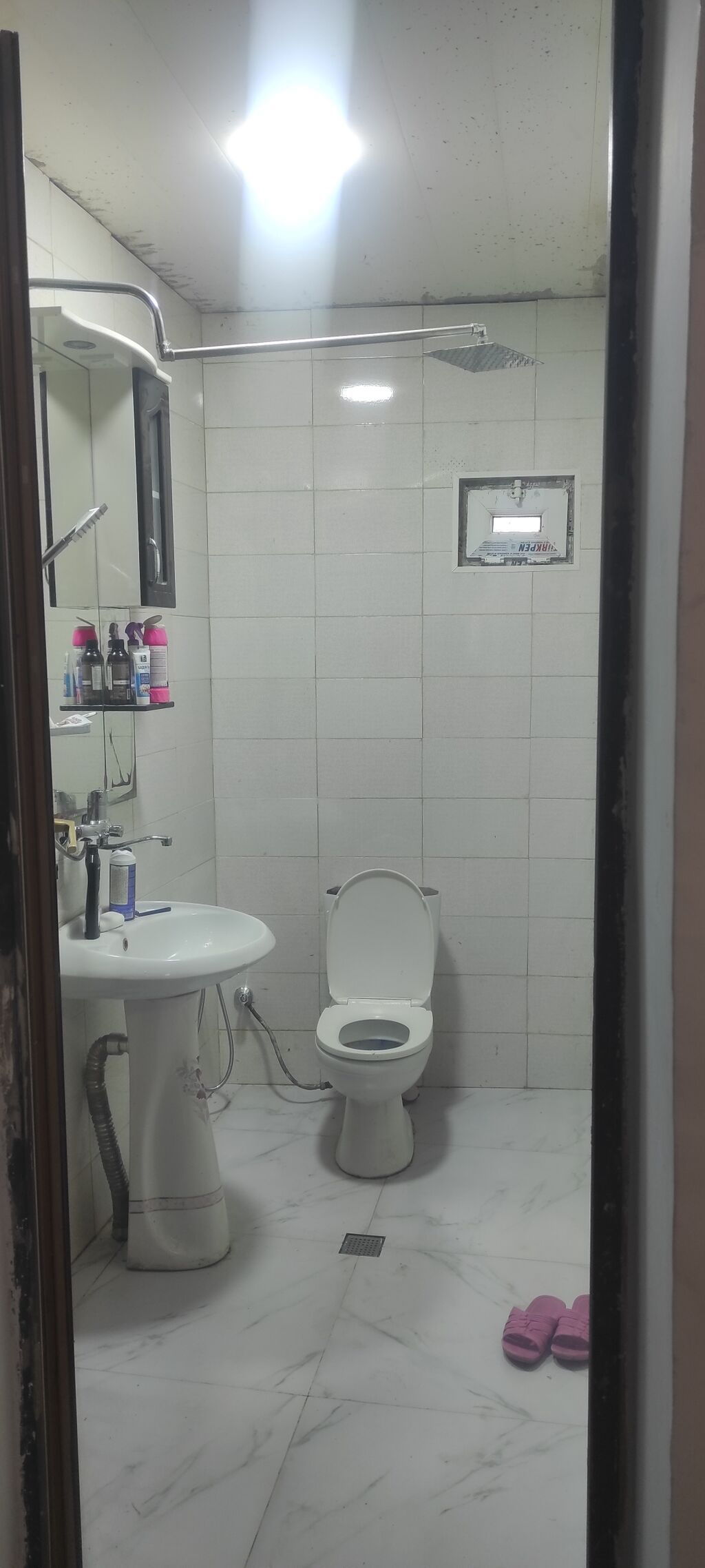 Mənzil Binəqədi də yerləşir . Ev yiyəsi ilə eyni həyətdə qalır. Başqa — Daşınmaz əmlak, Mehdiabad (6)