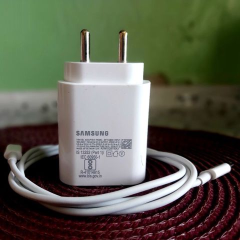 Samsung A70 şəbəkə adapteri və USB-C kabeli - Brend/model: Samsung — Bakı