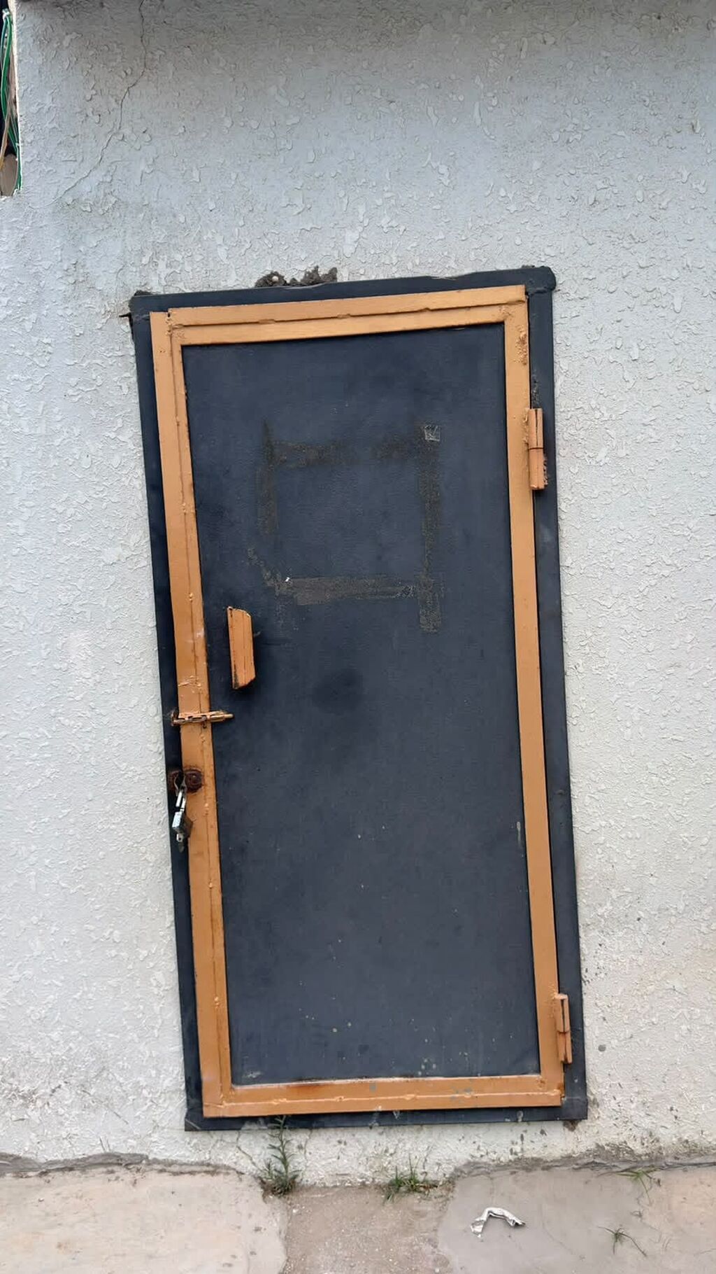 Demir qapi 130m Uzunu 1. 75 sant Eni 80 santi qalin demirden yığlib — Mallar, Bakı