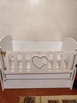Uşaq beşiyi və uşaq gəzdirici (walker) dəsti Uşaq beşiyi: - Rəng: ağ — Furniture