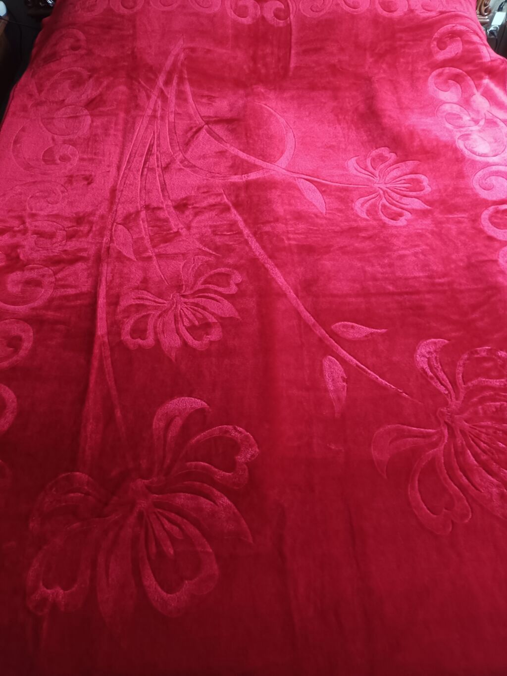 Qırmızı dəbli örtük/plaşetka - Material: qalın, yumşaq və isti
