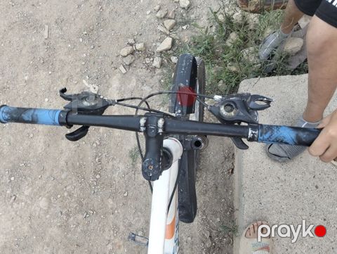 Dağ velosipedi – SAF (SAFEC yazılı loqo) Xüsusiyyətlər: - Alüminium — Xırdalan