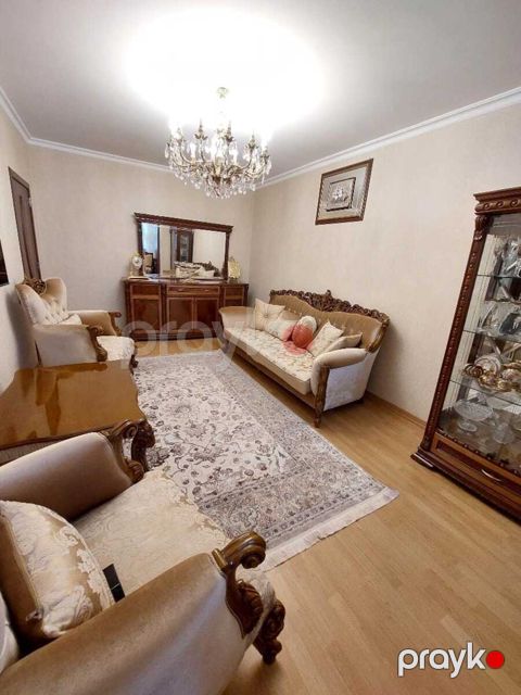 Satılır 3 otaqlı köhnə tikili 90 m²