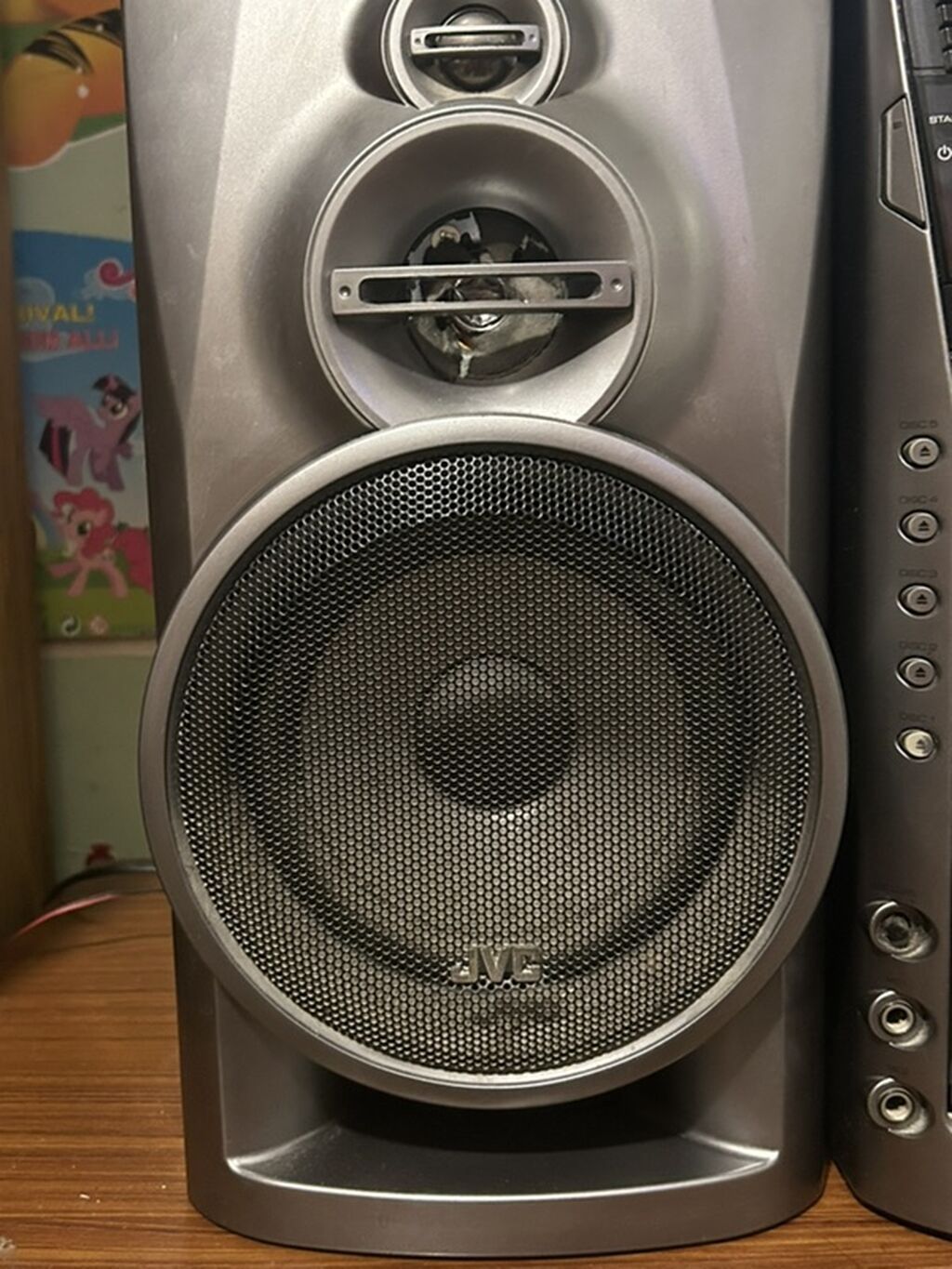 JVC musiqi mərkəzi satılır. Komplektə əsas blok və 2 ədəd iri ölçülü — Elektronika, Digah (2)