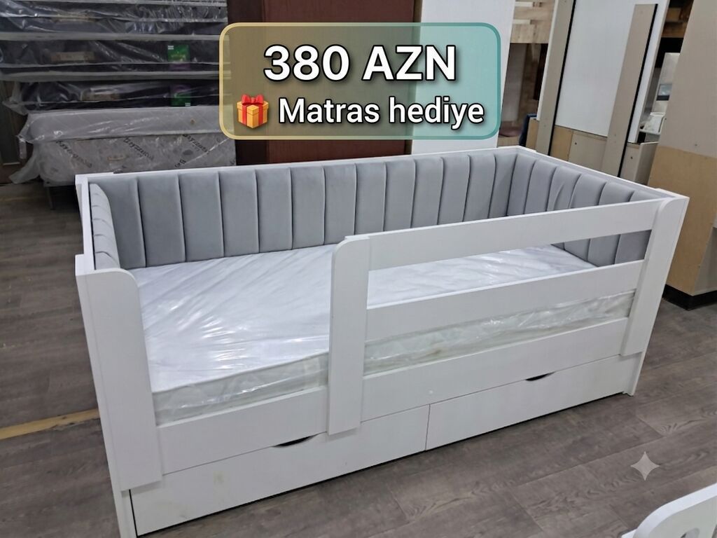 Uşaq çarpayısı – yan qoruyucu bariyerli, yumşaq parça döşəməli arxa və