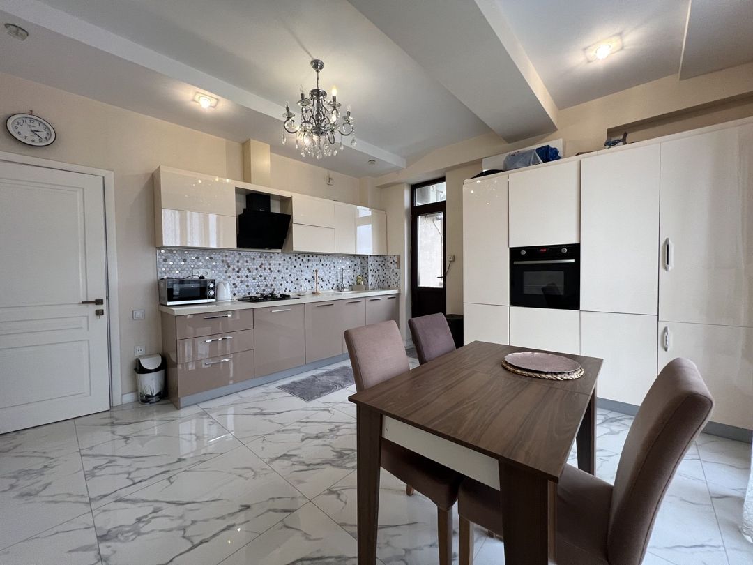 4-otaqlı yeni tikili kirayə verilir, 28 May m., 180 m² — Daşınmaz əmlak, Bakı (10)