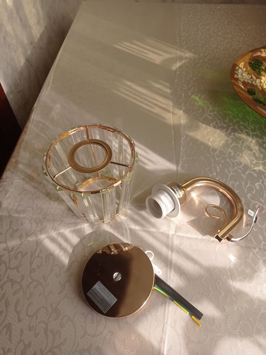 Kristal dekorlu divar bra – qızılı rəngdə - Tərkib: metal gövdə — İşıqlandırma, Masazır (2)