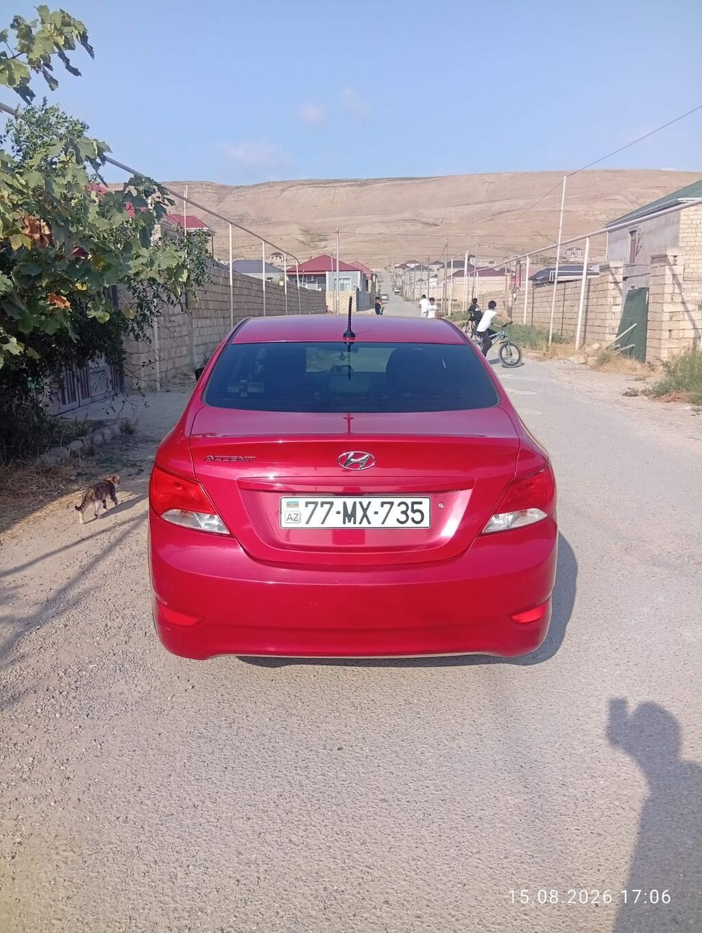 Hyundai Accent sedan - Kuzov: sedan, parlaq qırmızı rəng - Mühərrik — Avto, Qobu
