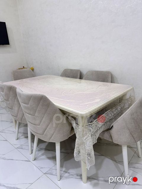 Masa və 6 oturacaq 499 Azn satılır. Masa açılmır. Yeni kimidir hər