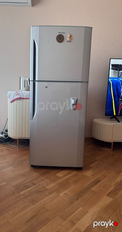 Hitachi soyuducu nofros Satilir hundurluk 1.60 . Eni 67 M Ehmedli