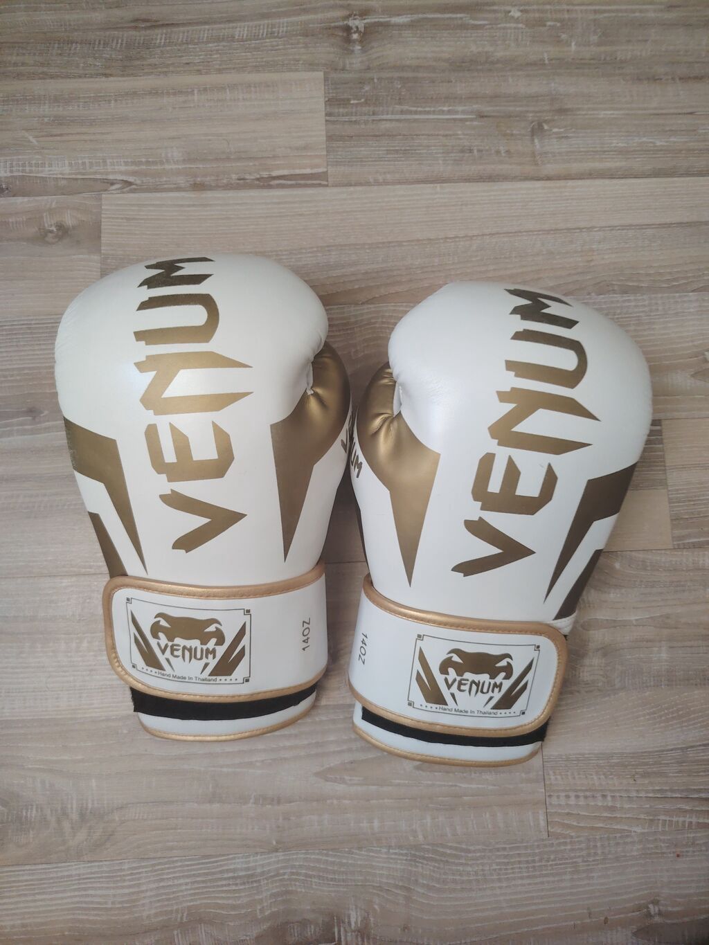 Venum boks əlcəkləri – 14 oz - Rəng: ağ-qızılı dizayn, böyük VENUM — İdman və istirahət, Bakı (2)