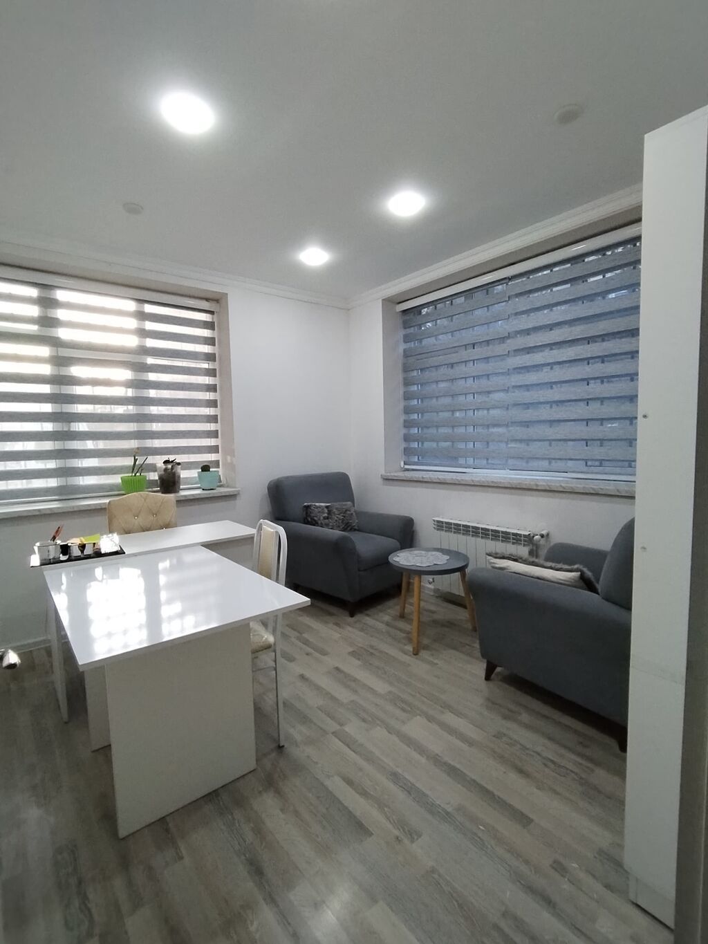 Psixoloqlar üçün saatlıq ofis: 20 saat × 5 azn/saat 10 saat × 7