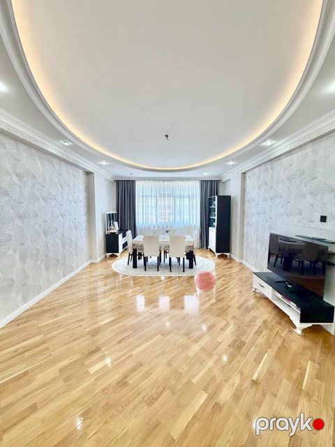 Satılır 3 otaqlı yeni tikili 135 m² — Bakı