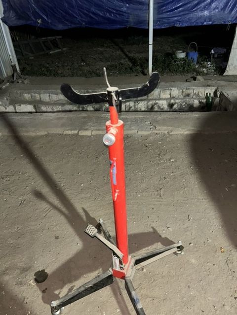 Mator qaldırıcı/şaft dayağı – hidravlik tipli, pedallı Təsvir: -