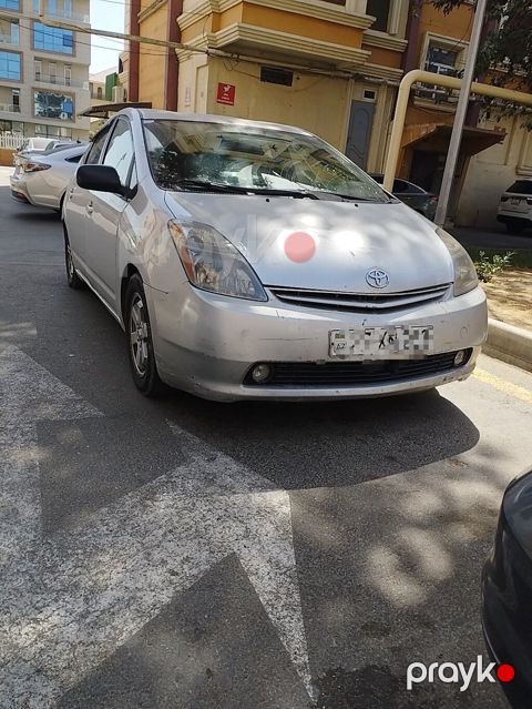 Toyota Prius Masin günlük icareye verilir DEPOZİT 250m Gündəlik 25m