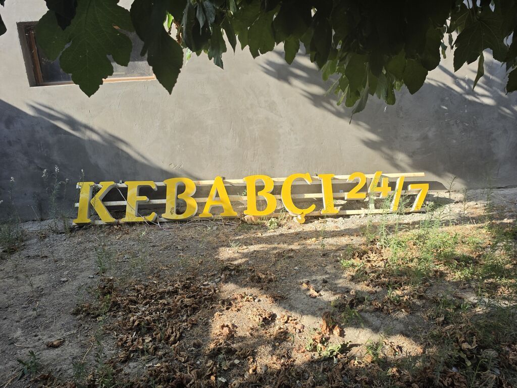 Məhsul: “KEBABÇI 24/7” həcmli hərflərdən ibarət vitrin/reklam yazısı — Biznes və avadanlıq, Bakı