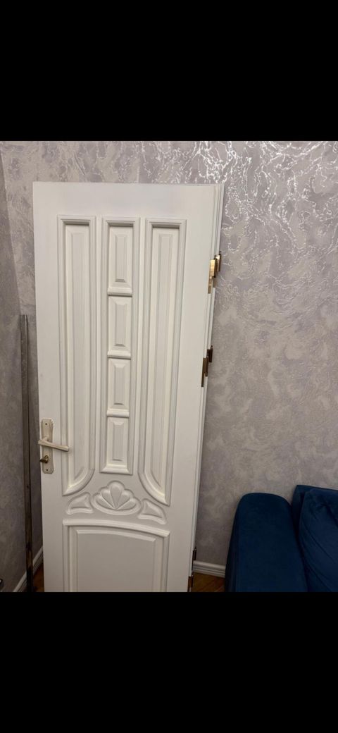 2 ədəd ağ rəngli daxili qapı satılır (göyrüş ağacı)