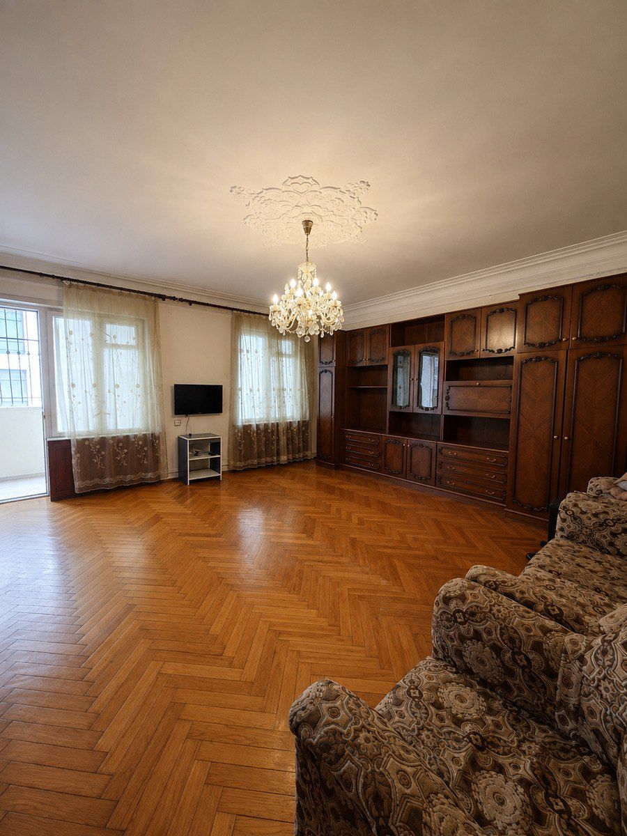 Satılır 4 otaqlı köhnə tikili 110 m² — Mənzil, Bakı