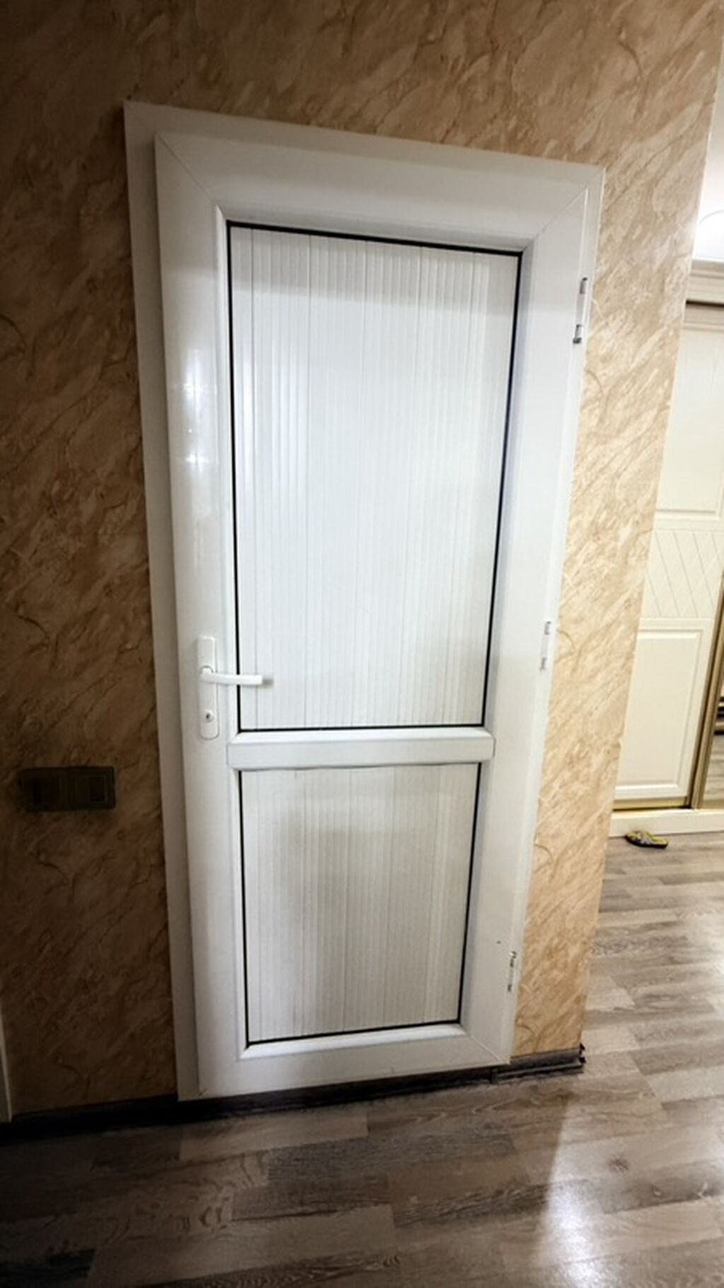 Ağ rəngli plastik qapı - Material: PVC/profil çərçivə - Doldurma — Mallar, Masazır (4)