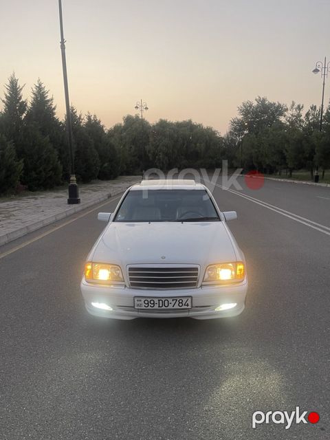 Mercedes C 230, 2.3 L, 2000 il, 222 291 km