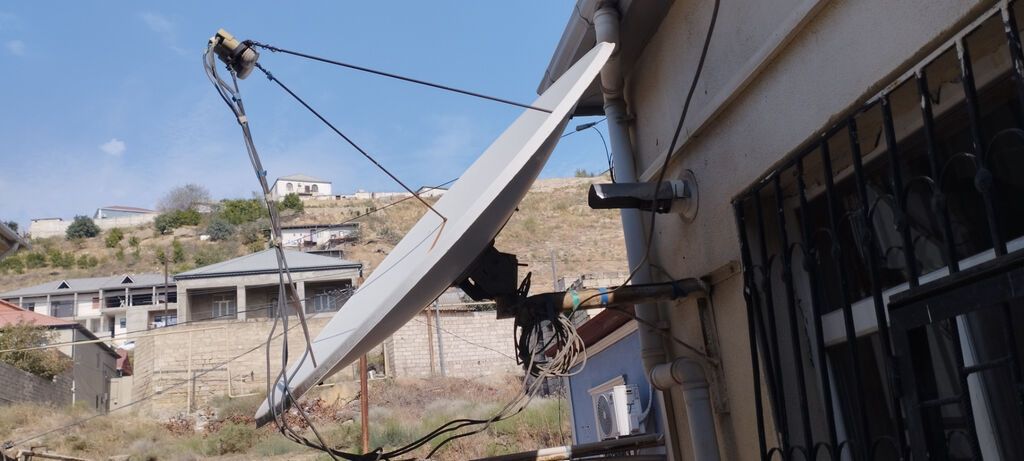 Tarelka qalofkalar və divara vurulan dəmiri birlikdə 40 manat — TV və Video, Bakı