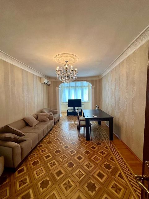 Satılır 3 otaqlı köhnə tikili 85 m² — Bakı